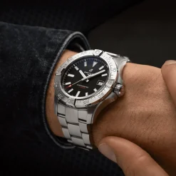 Breitling Avenger 42 A17328101B1A1
