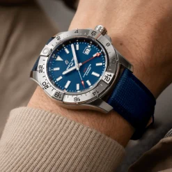 Breitling Avenger GMT 44 A32320101C1X1