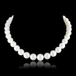 Classic Pearl Necklace