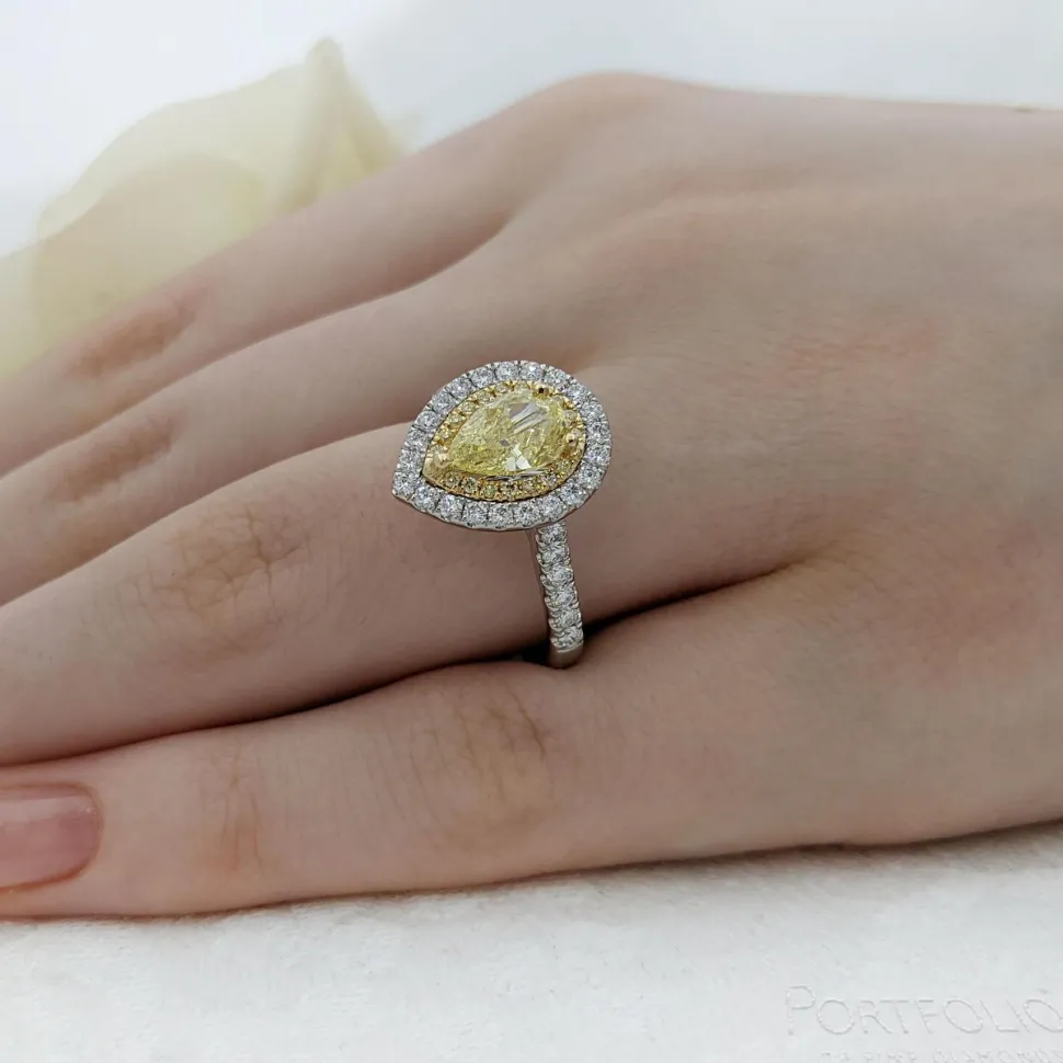 Cluster 1.00ct Fancy Light Yellow VVS1 Yellow Diamond Platinum/Yellow Ring