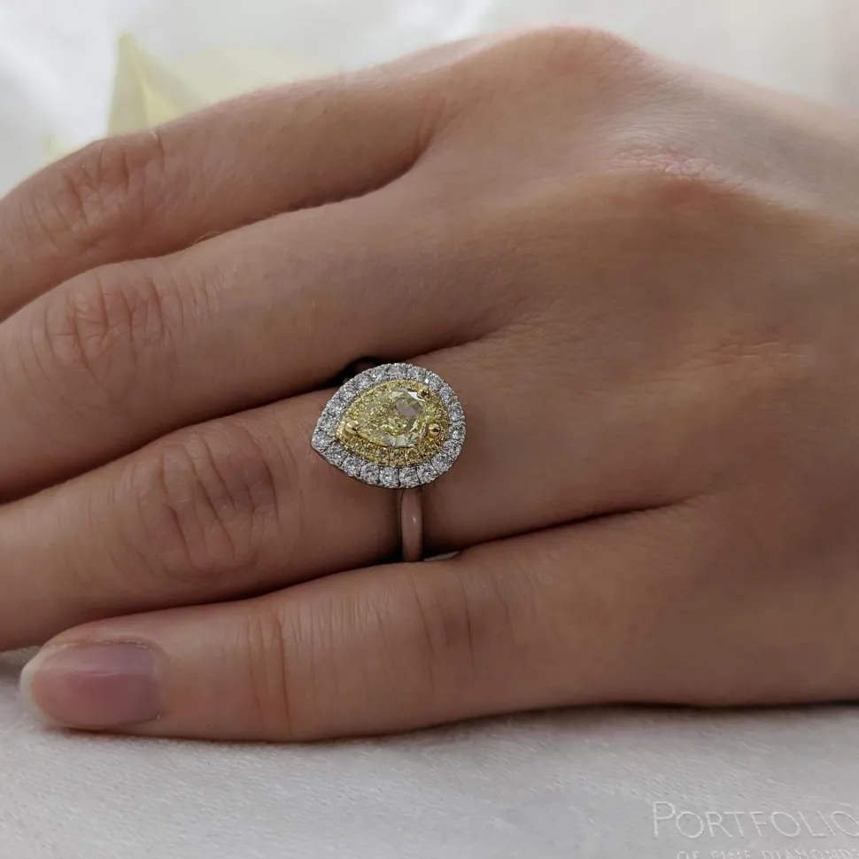Cluster 0.70ct Fancy Yellow VVS2 Yellow Diamond Platinum/Yellow Ring