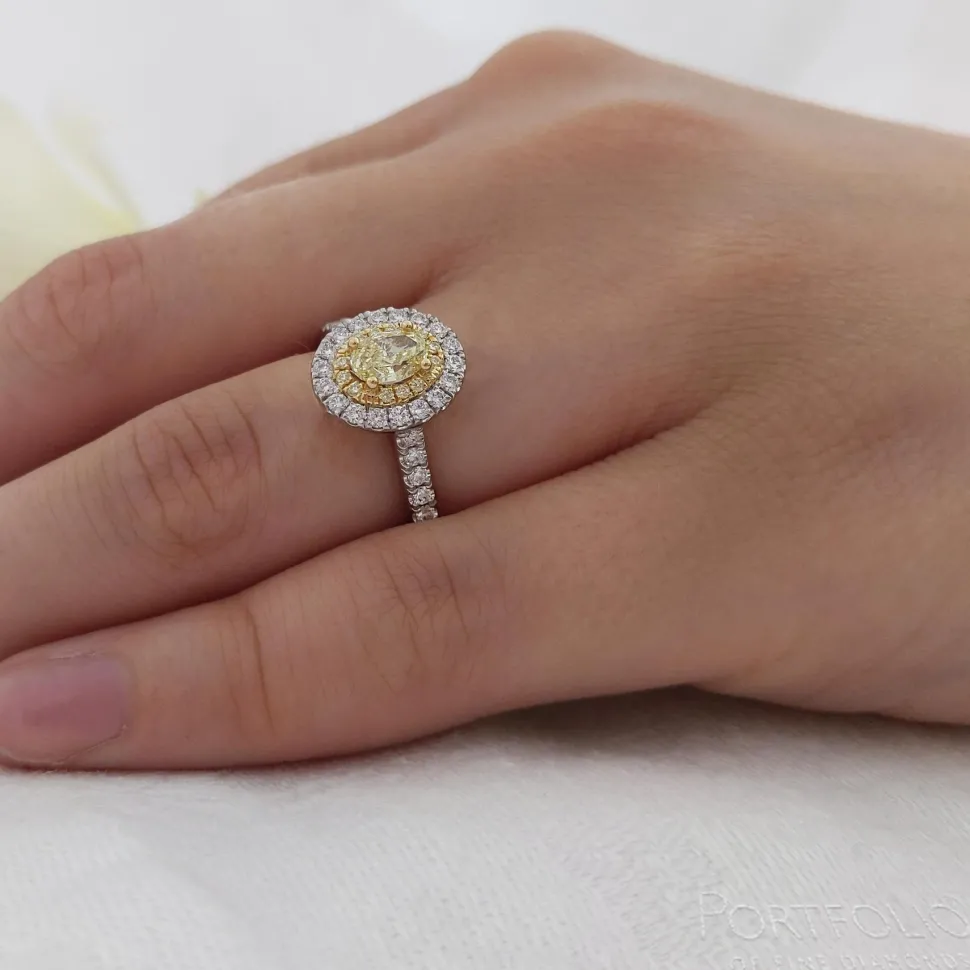 Cluster 0.70ct Fancy Yellow VVS2 Yellow Diamond Platinum/Yellow Ring