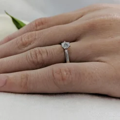 Solitaire 0.30ct F VS2 Diamond Platinum Ring